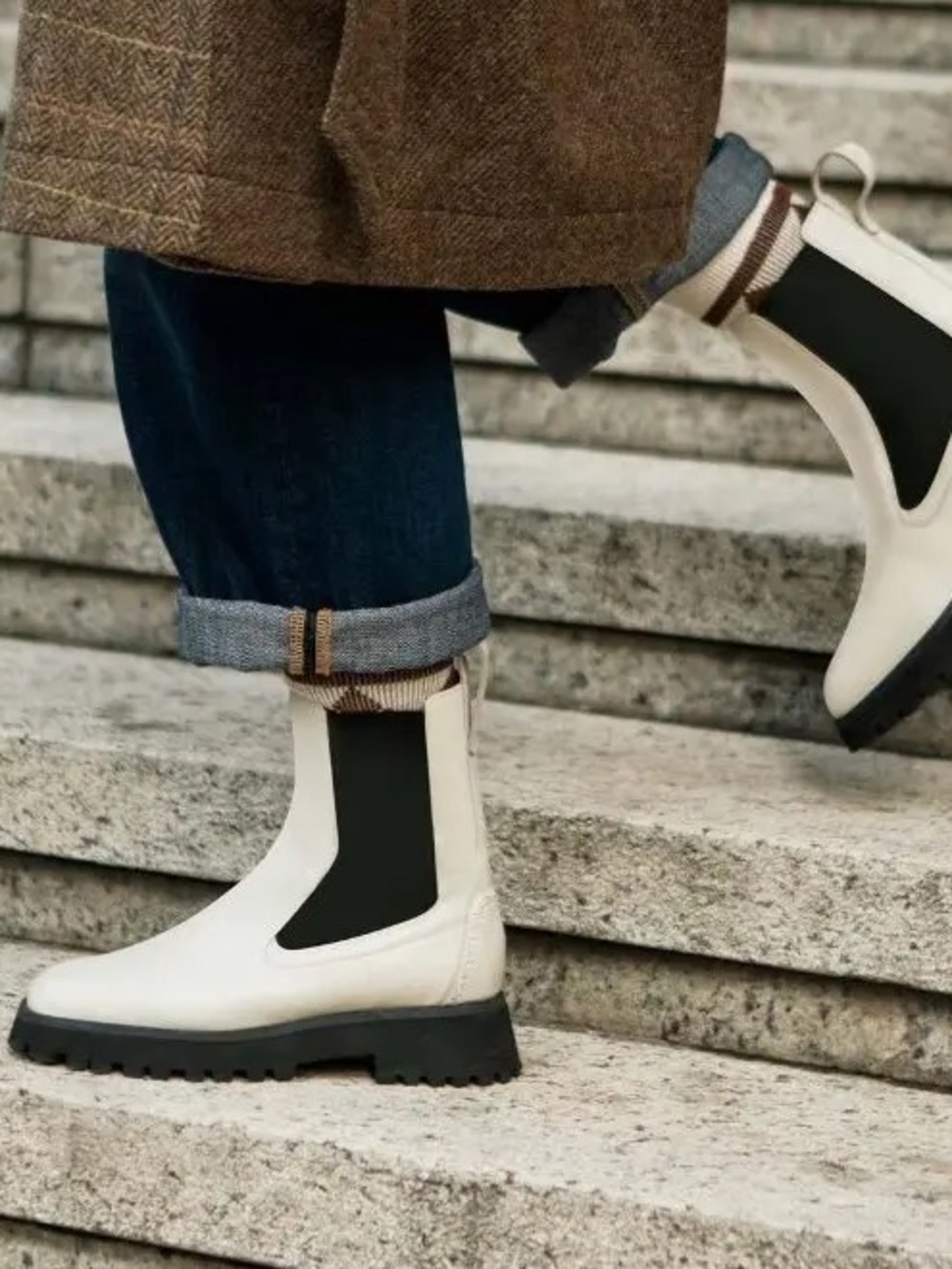 Clarks Stayso Chelsea Boots, Ivory Leather, size 9